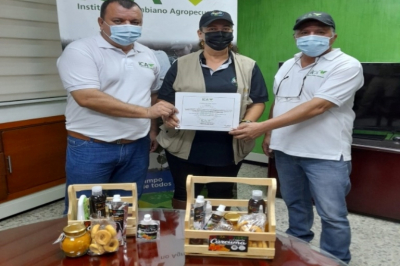 La certificación fue entregada por el Director de la entidad en Caquetá. 